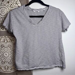 Double Zero Black & White Striped V-Neck Tee Size Small Fitted Short Sleeve